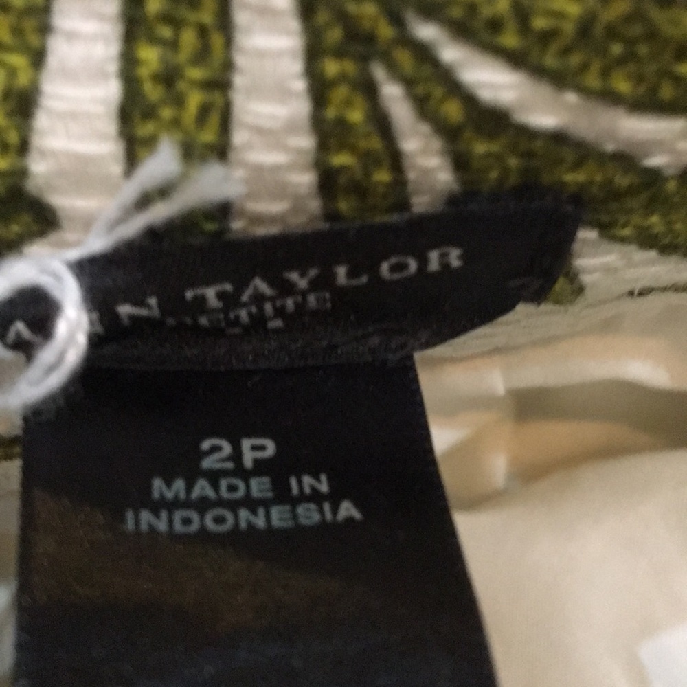 Beautiful Ann Taylor petite skirt - Picture 4 of 10